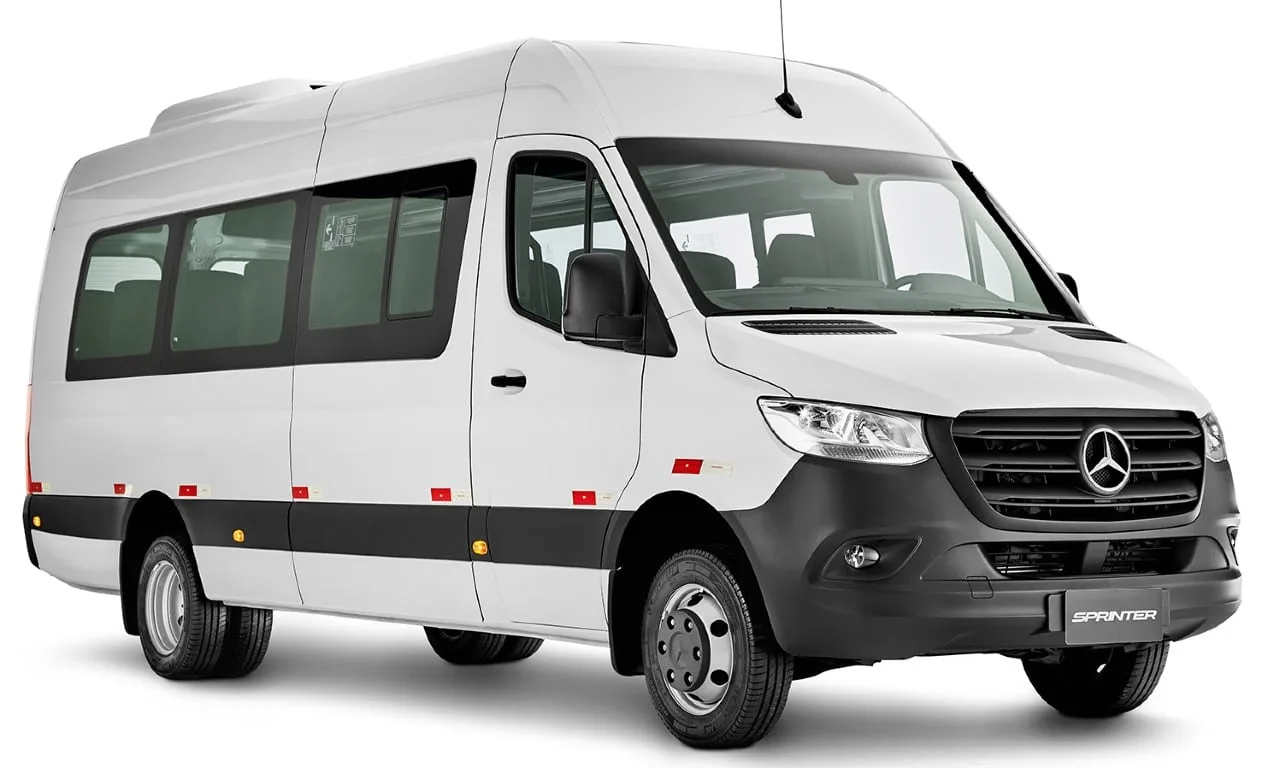 Van Mercedes-Benz Sprinter branca usada no transfer compartilhado de ida