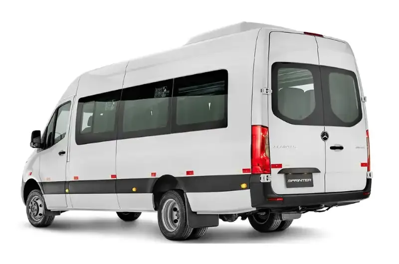 Transfer compartilhado de volta em Gramado com van branca Mercedes-Benz Sprinter